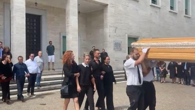 Mbyllen homazhet, gazetari Artur Zheji përcillet për në banesën e fundit