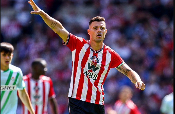 Me shiritin e kapitenit në krah, por debutimi i Xhakës me Sunderland vjen me humbje (video)