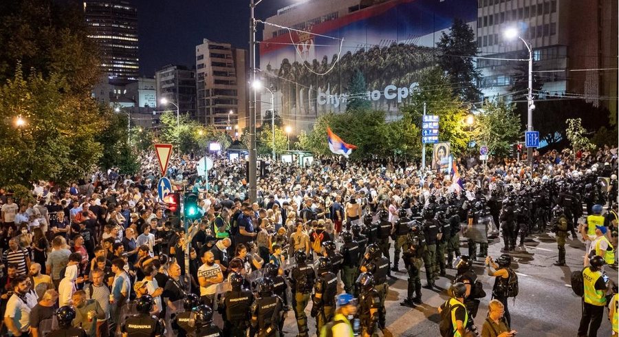 Mediat gjermane: Vuçiç po e çon vendin në luftë civile