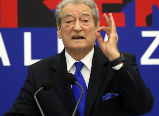 Mediu: “Pa Berishën, nuk ka më PD”. Pyetja shtrohet: A fiton PD-ja me Berishën?