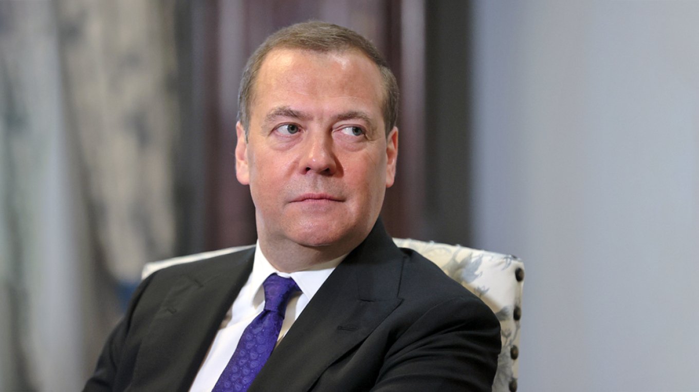 Medvedev provokon: Euro-idiotët po përpiqen të pengojnë përpjekjet e SHBA-së për t’i dhënë fund luftës