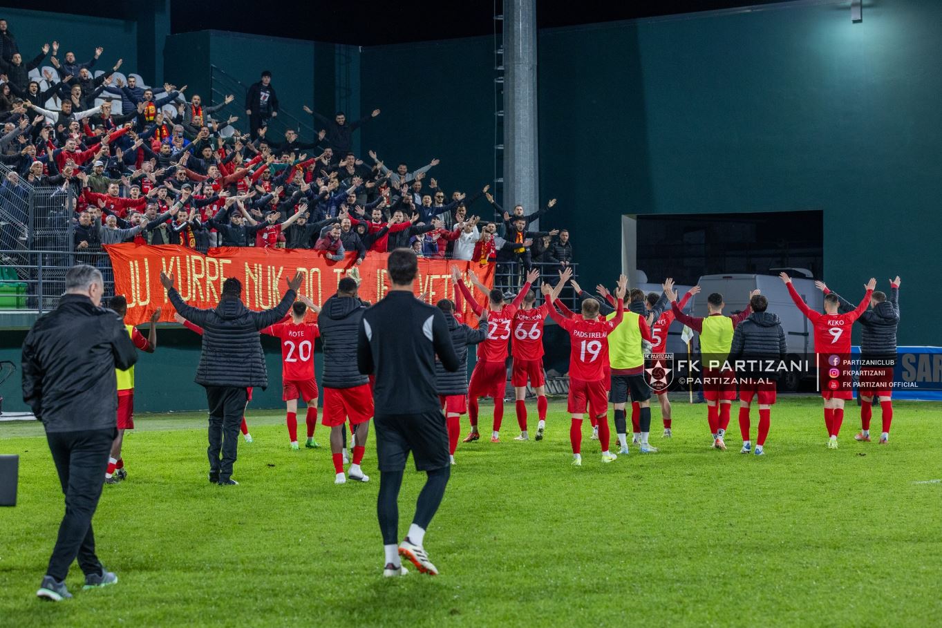 Merkato e Partizanit, të kuqtë në gjurmët e një mesfushori