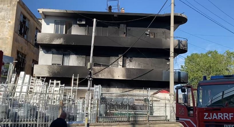 Merr flakë gomisteria në Durrës! Devijohet trafiku, një pjesë e Shkozetit mbetet pa drita