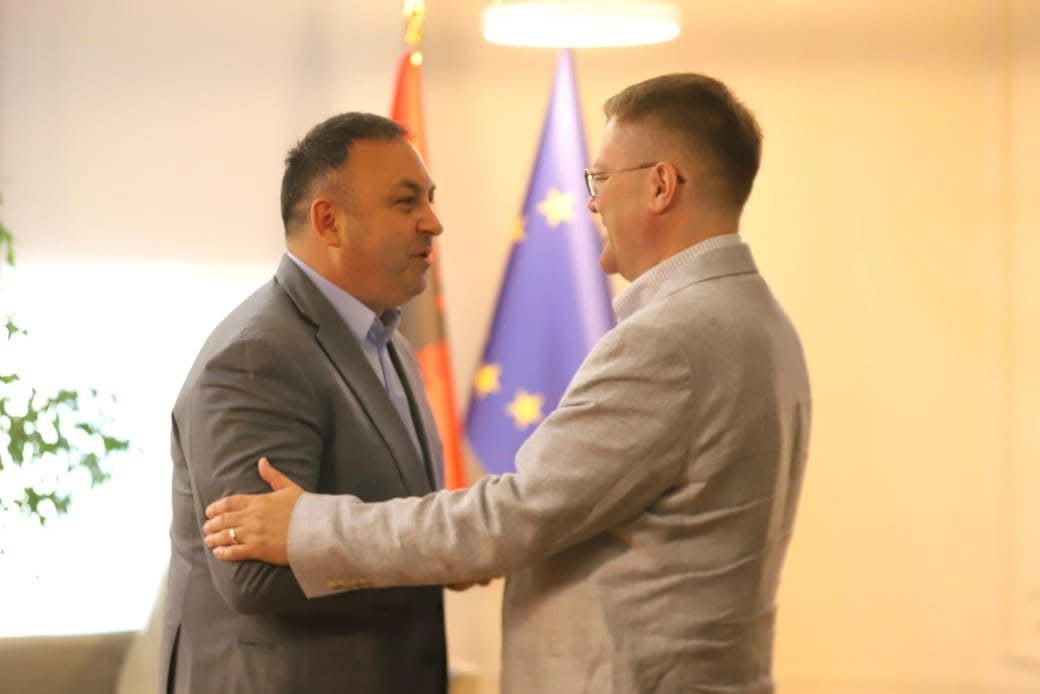 Ministri i Brendshëm pret ambasadorin e Britanisë së Madhe në Tiranë, Nick Abbot