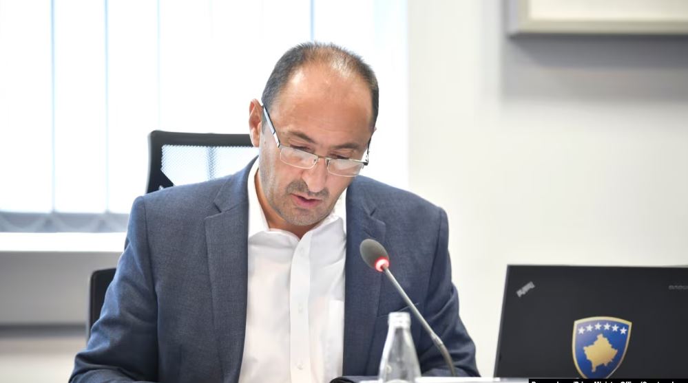 Ministri Liburn Aliu jep dorëheqjen, për shkak të zgjedhjes së Bashës, kryeparlamentar