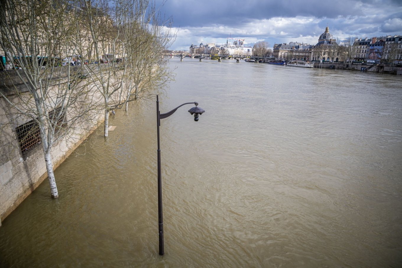 Mister në Francë, gjenden në lumin Senë trupat e katër burrave, një i dyshuar po merret në pyetje