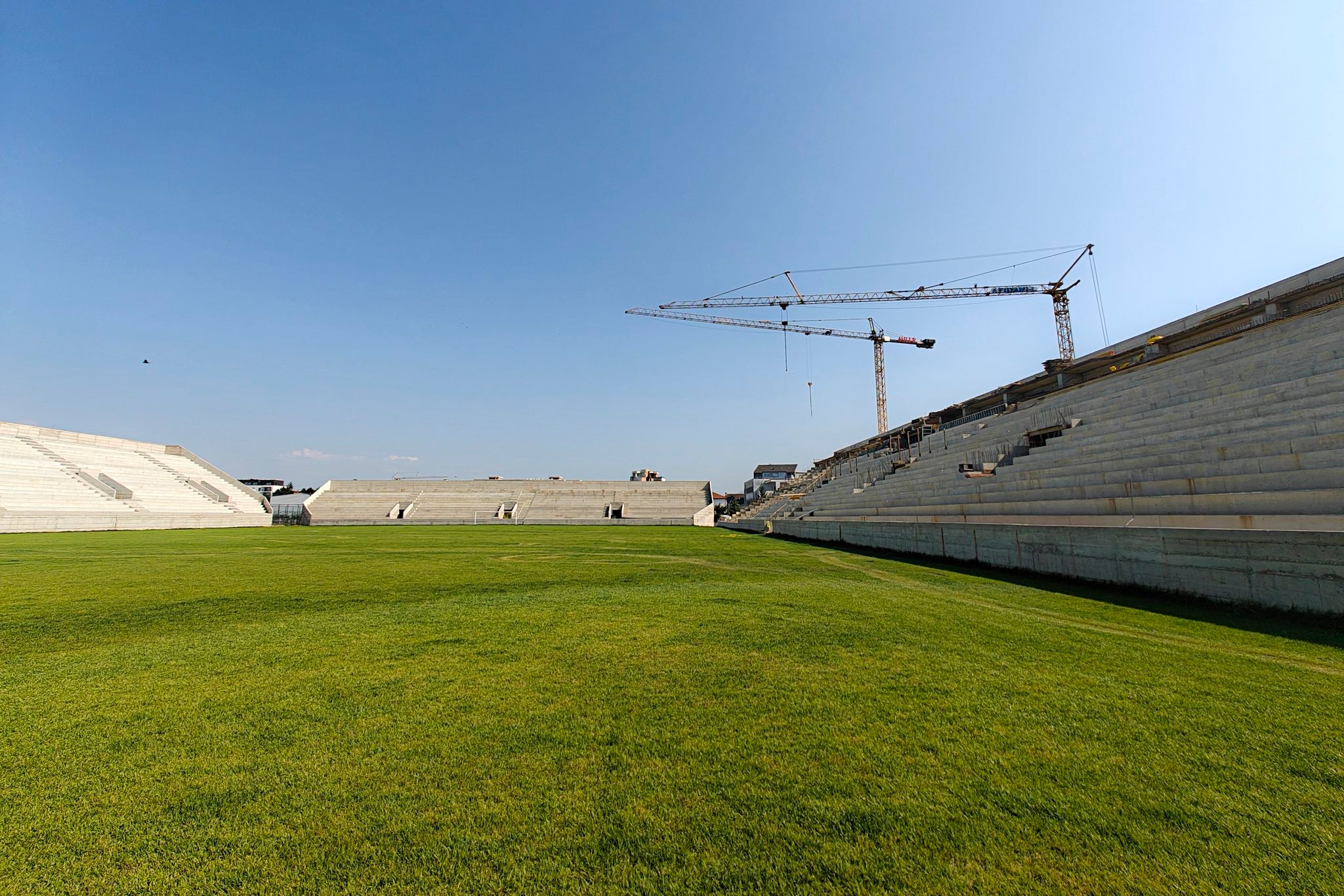 Mitrovica dhe Gjakova po bëhen me stadiume të reja moderne