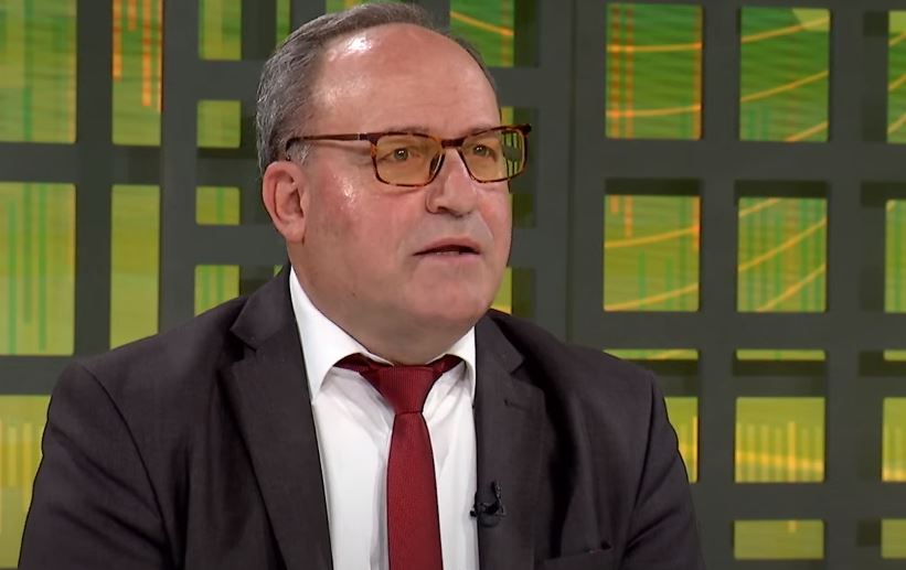 “Mosha e tij, është shumë e re për këtë pozicion”/ Zgjedhja e Kryetarit të Kuvendit, Kosovë flet analisti: Emër për…