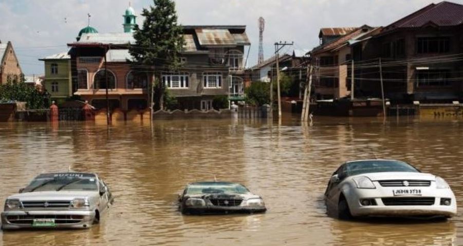 Moti i keq çon në katastrofë/ Përmbytje dhe rrëshqitje, mbi 20 të vrarë