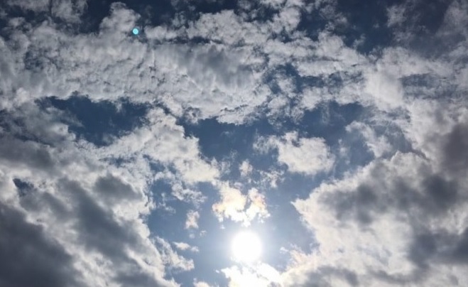 Moti për sot me kthjellime dhe vranësira të dendura, rritje e lehtë e temperaturave