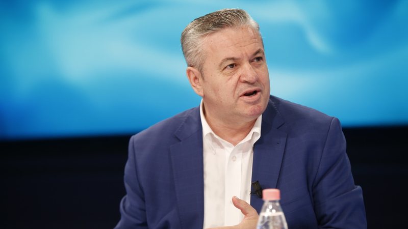 Murrizi i përgjigjet ashpër Malajt: Ty të bënë bandat deputet, nuk jam piramidal si ti