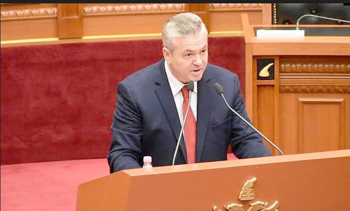 Myslym Murrizi sulmon Kodin Penal, zbardh pazarin e pistë me emra, paga dhe lidhje kriminale: U hartua nga hetues të…