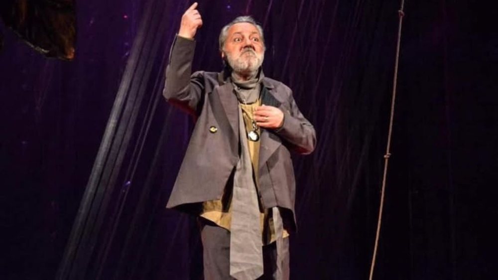 Naun Shundi në betejë për jetën, heshtja e Teatrit Kombëtar dhe turpi i një shteti që i varros artistët gjallë