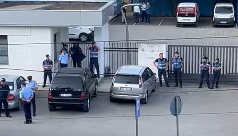 Ndërhyrja e policisë në ambientet e televizionit News 24, reagon MEKI: Është konform ligjit!