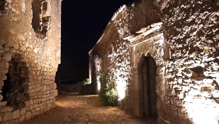 Ndriçohet kalaja e Himarës, Gonxhja: Investim që rrit vlerën turistike