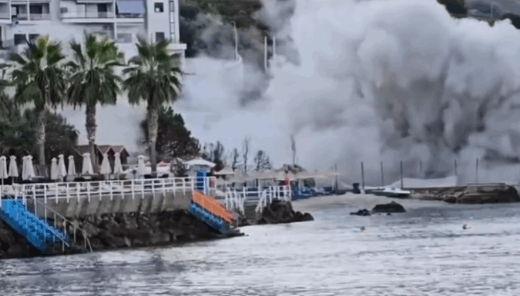 Në mes të sezonit, turistët zgjohen të tronditur nga shëpthimi i 32 kg tritol në Vlorë – VIDEO