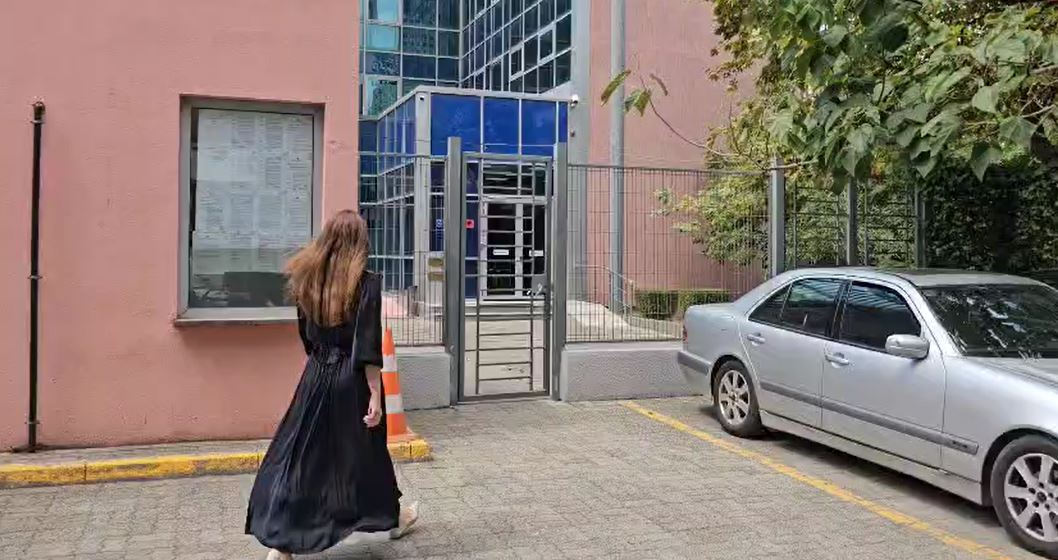 Nën masën “detyrim paraqitje”, Ajola Xoxa paraqitet në SPAK