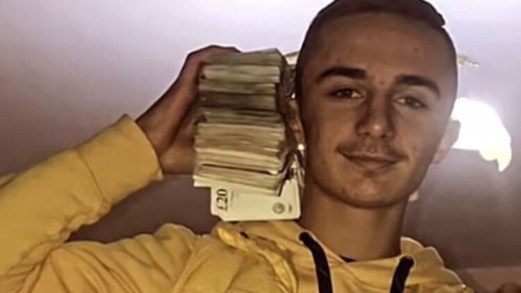 Nga gomonia, duke shitur kokainë në rrugë/ Daily Mail publikon historinë e Elvis Zotos në Angli