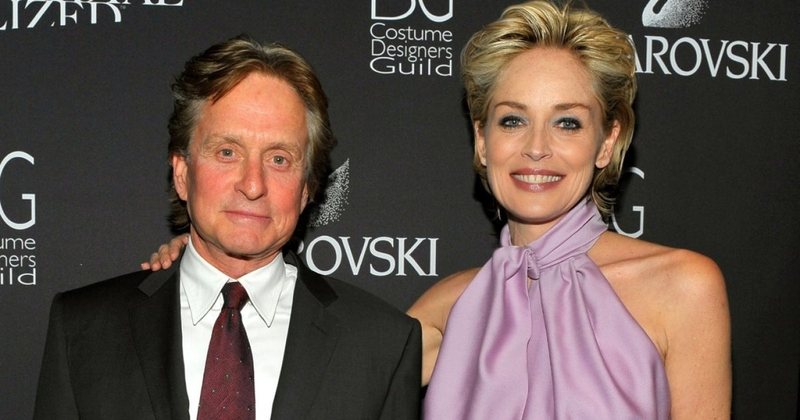 Nga tensionet reale në kiminë e ekranit, marrëdhënia e ndërlikuar mes Sharon Stone dhe Michael Douglas