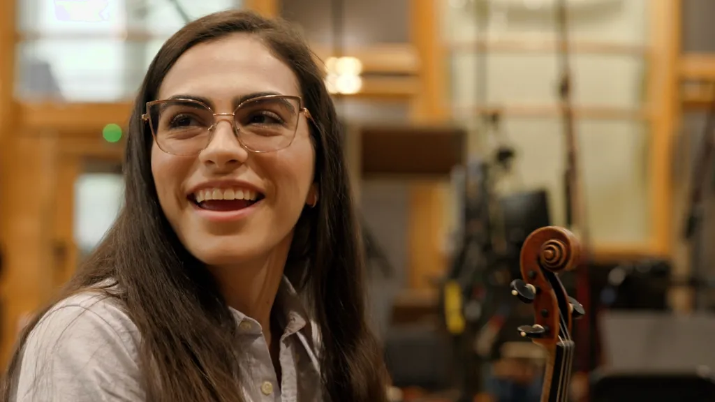 Nga udhëtimet e gjata me autobus, te koncertet madhështore: Historia e violinistes Pathrycia Mendonça