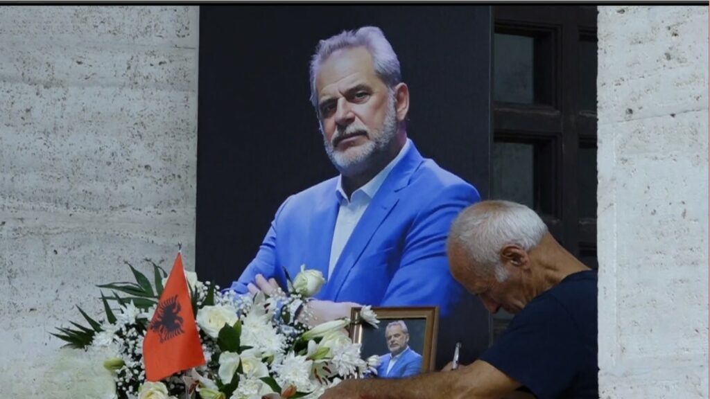 Nisin homazhet në nder të gazetarit Artur Zheji