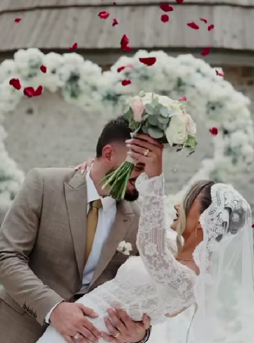 Një çift kurorëzohet në Kishën e Thethit, Rama poston videon: Kurora e artë e Shqipërisë