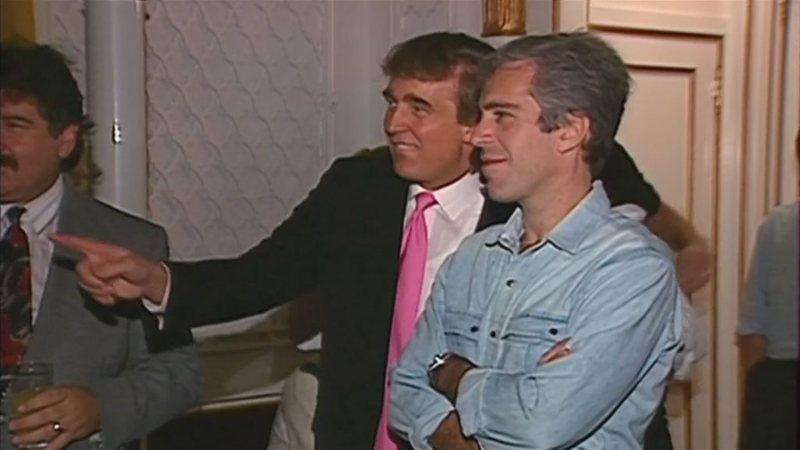 Një vështrim brenda “strofullës” së Jeffrey Epstein në Manhattan: Zbulohen letra dhe foto të reja!