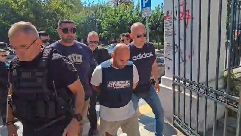 “Nuk doja ta bëja, isha i…”/ Shqiptari që vrau gruan në Greqi takon vajzën 18-vjeçare në gjykatë