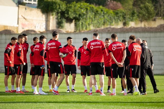 Oferta nga Spanja dhe Italia, mbrojtësi kuqezi merr vendimin për të ardhmen