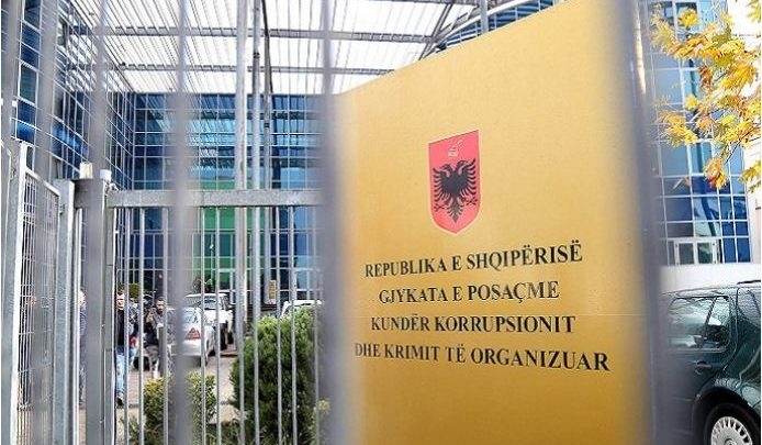Operacioni ndaj mashtruesve me ‘Call Center’/ GJKKO lë pas hekurave katër persona, zbulohet skema e mashtrimit