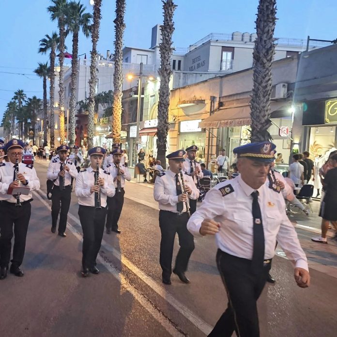 Orkestra Frymore e Durrësit, koncert dhe atmosferë festive në qytetin bregdetar