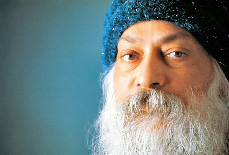 Osho: Jeta është sa absurde, aq edhe qesharake