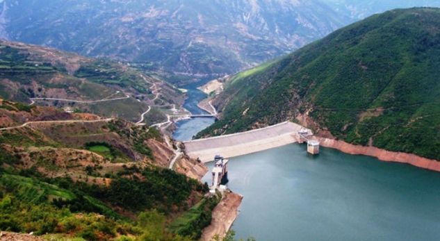 Pakësohen prurjet e lumenjve! Niveli i liqenit të Fierzës 274 metra, afër pragut minimal