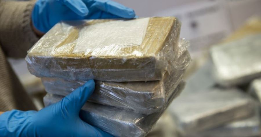 “Pako 6”/ Kanabis në postë, trafikuan mbi 1 kg drogë nga SHBA, pranga dy të miturve