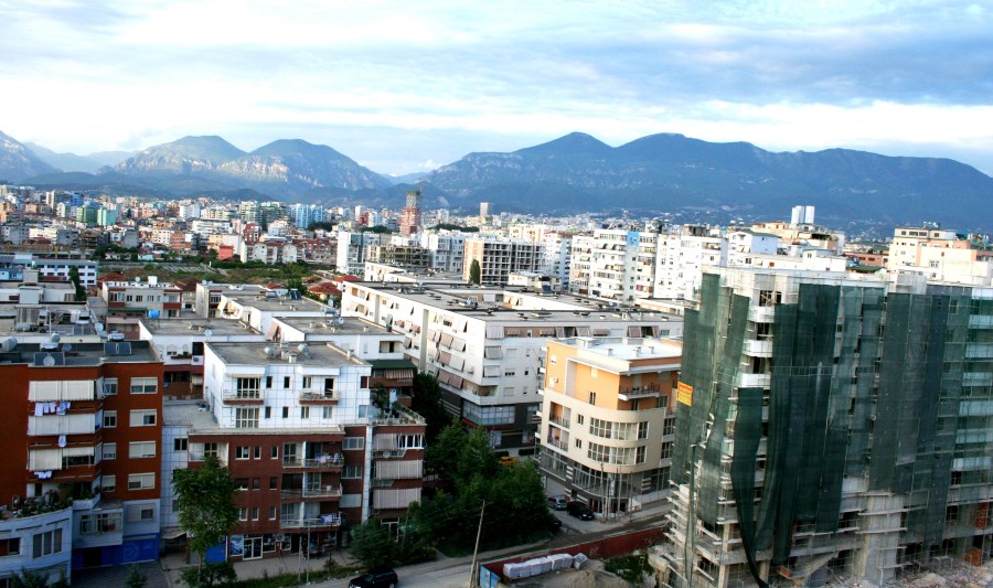 “Paraja e krimit ka pushtuar tregun e pasurive të paluajtshme”, Muço kritikon tregun: Apartamentet nuk i blejnë dot..