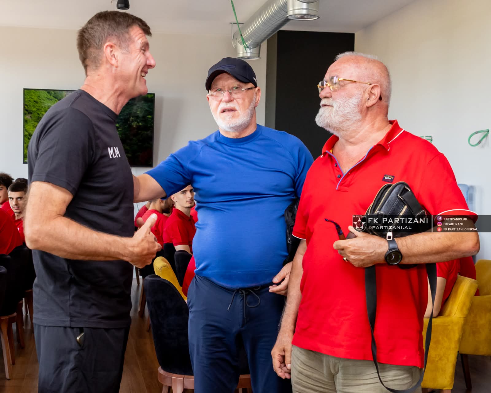 Partizani, Demi takon skuadrën para startit