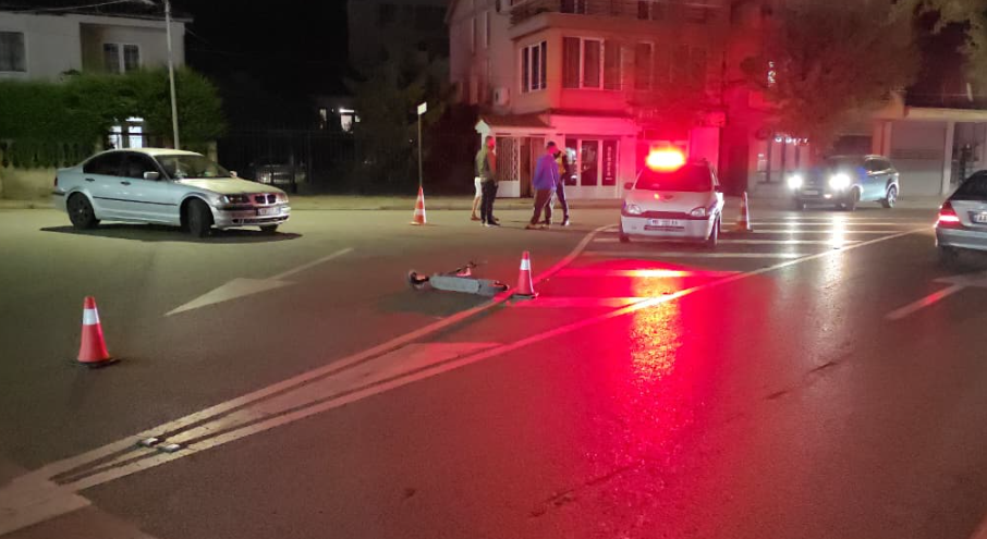 Patina përplaset me makinë në Pogradec, një i lënduar