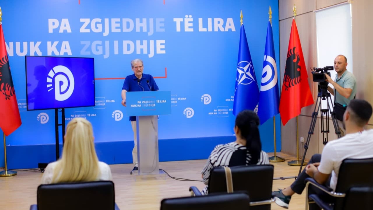 “Pensioni mesatar vjetor sipas INSTAT-it në Shqipëri është 1.6 milionë lekë”, Berisha: Rama i caktoi vetes pension 30  herë më të madh