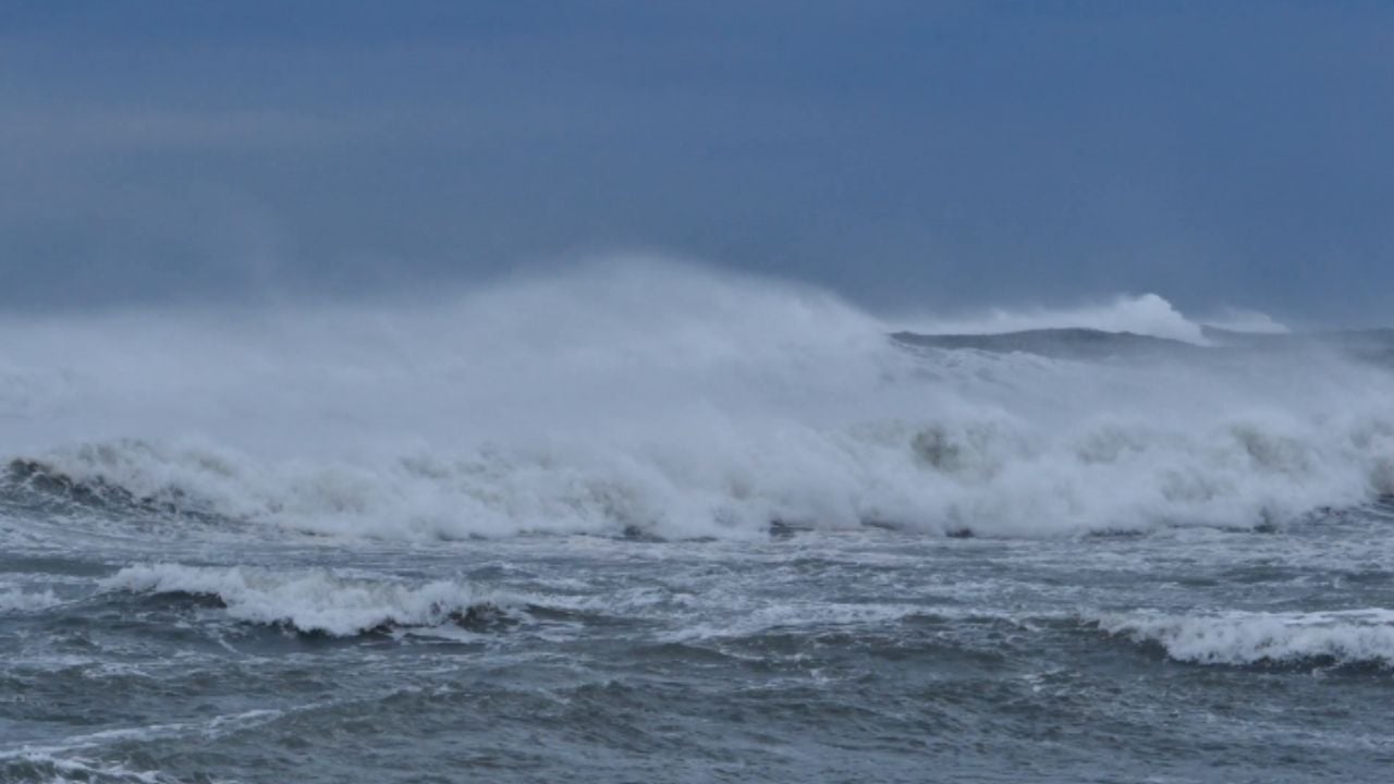 Përkeqësimi i kushteve atmosferike, ndalohet çdo dalje në det e mjeteve lundruese në Sarandë