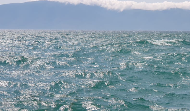 Përkeqësimi i motit, Kapiteneria e Sarandës ndalon daljen në det të mjeteve lundruese