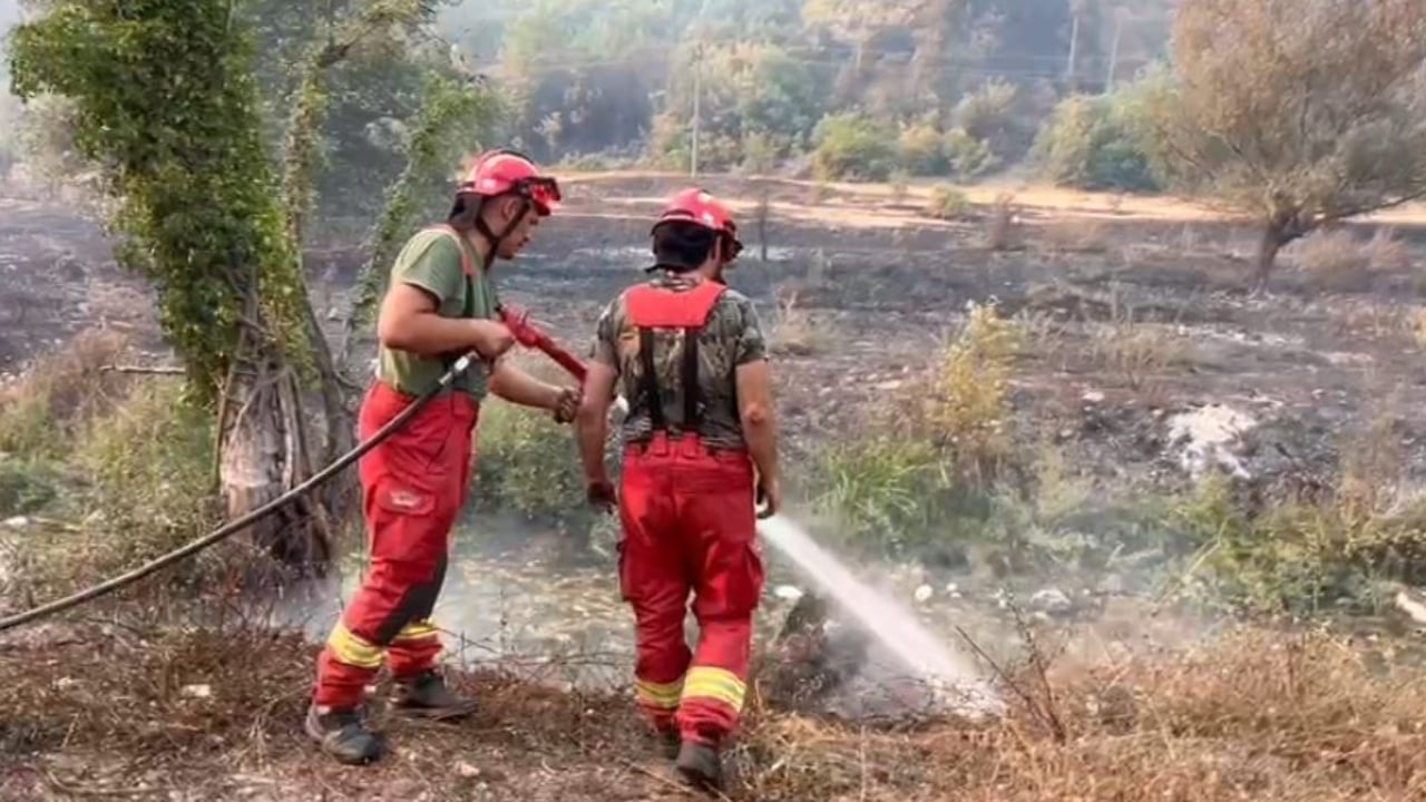 Përkeqësohet situata te “Syri i Kaltër”/ Evakuohen mbi 500 turistë, nisen drejt zonës dy avionë “Canadair”