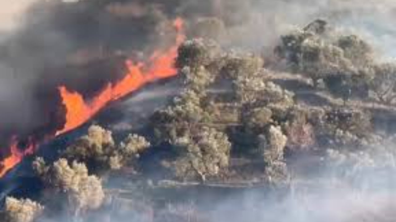 Përkeqësohet situata te “Syri i Kaltër”/ Evakuohen turistët, nisen drejt zonës dy avionë “Canadair”