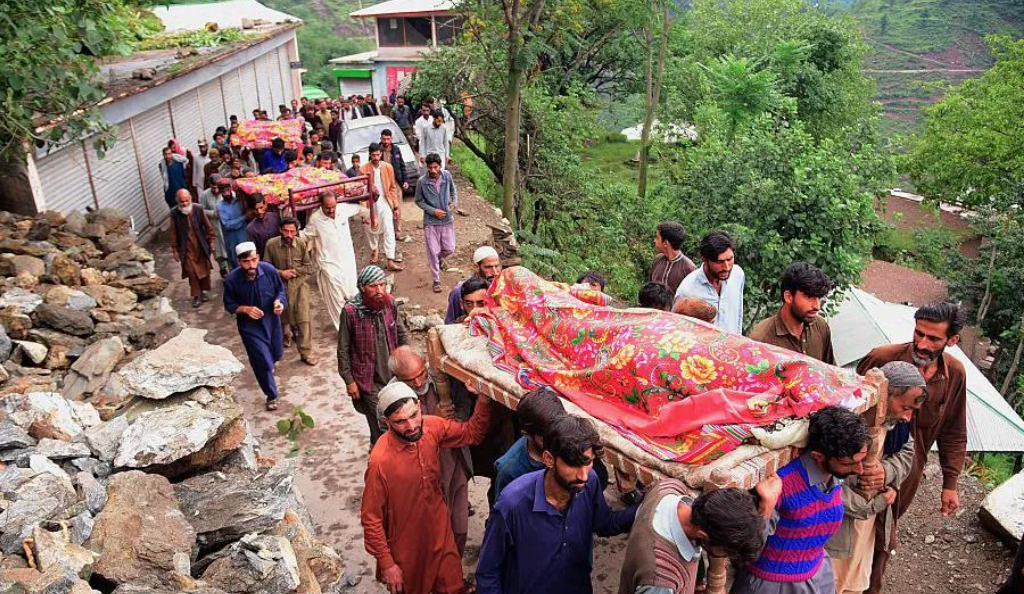 Përmbytje në Pakistan, më shumë se 320 të vdekur nga uji dhe rrëshqitjet e dheut në 48 orë