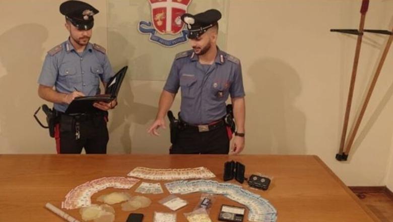 Pjesë e një rrjeti trafiku, arrestohet 27-vjeçari shqiptar/ Në makinë dhe banesë i gjenden mbi…