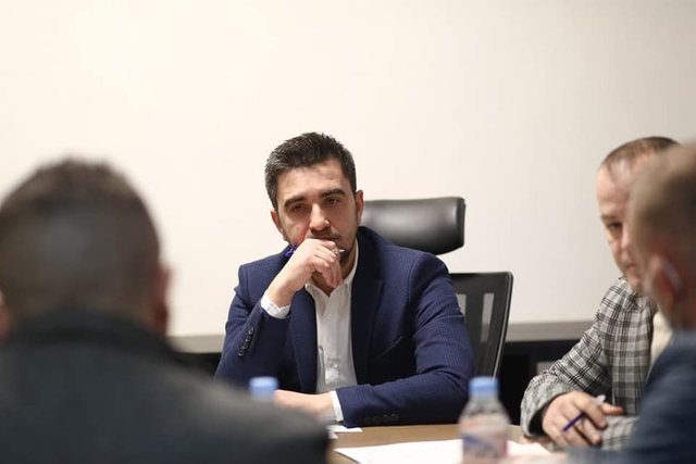 Plas skandali, KLSH zbulon si Klevis Jahaj i fali 2.2 milionë euro Gjikurisë: Projekte të mbetura rrugëve,penalitete…