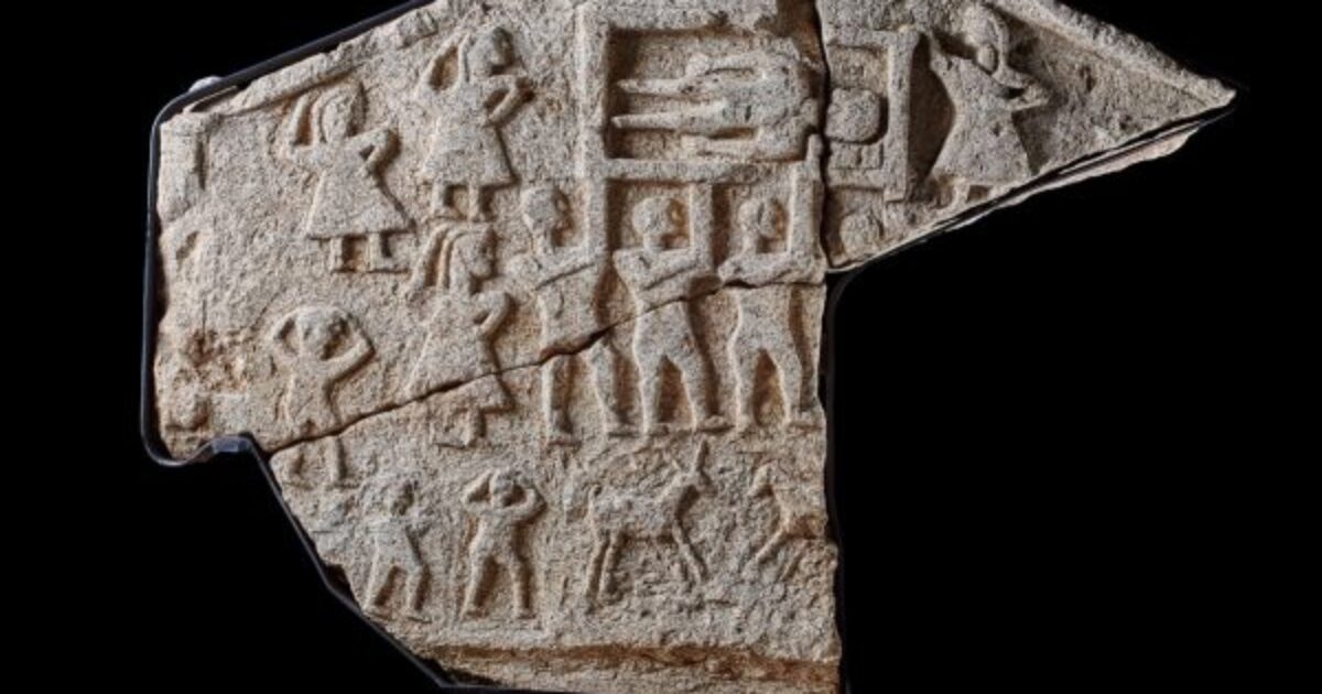 Pllaka e gjetur në qytetin shqiptarë, ka habitur historianët e botës! Ekspozita “Ritual and Memory” do ta paraqesë në New York City