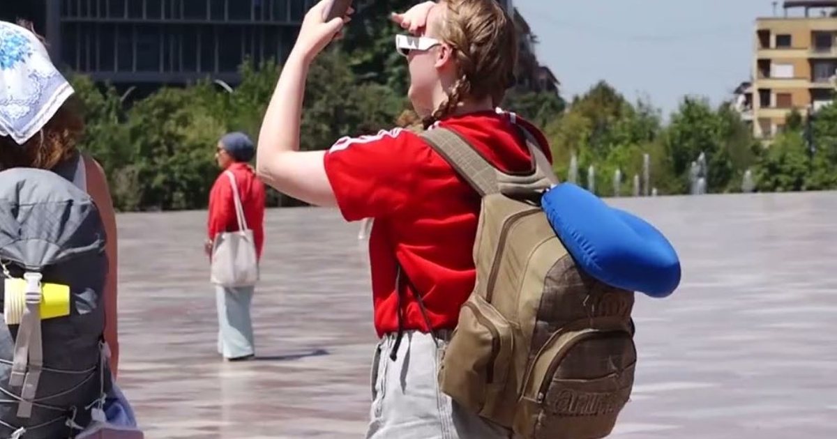 Plot me turistë… por askush nuk po paguan! Sezoni, faturë e kripur për Shqipërinë