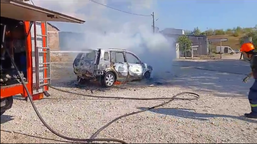 Po udhëtonte drejt Gjirokastrës, makina shkrumbohet në mes të rrugës