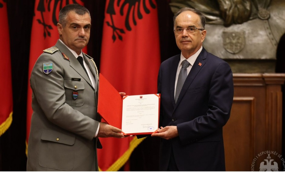 Presidenti Begaj dekreton Arben Kingjin për mandatin e dytë si Shef i Shtabit të FA