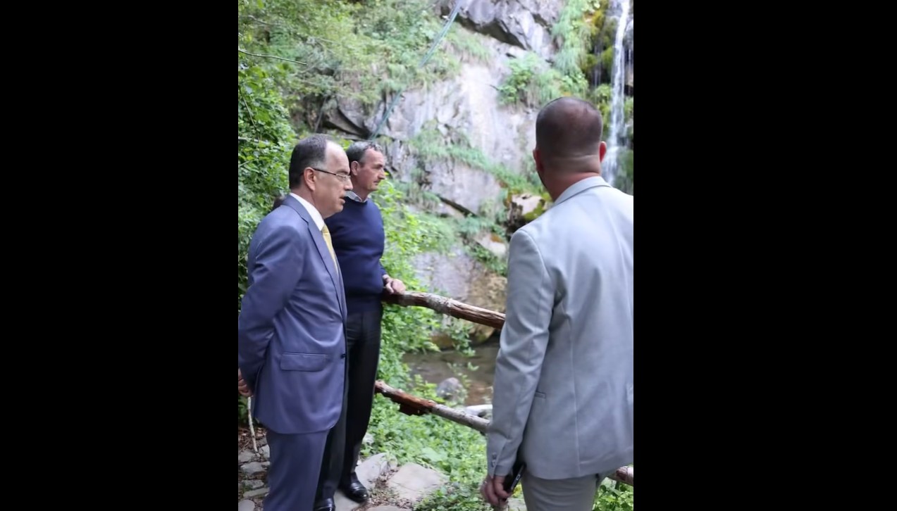 Presidenti Begaj viziton Vermoshin: Shqipëria, befasuese nga Konispoli në Vermosh